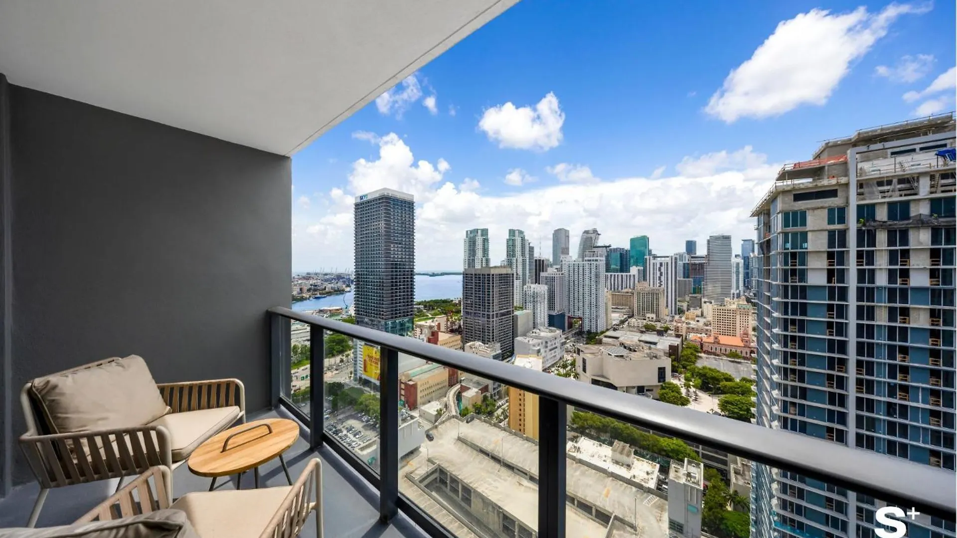 Skyline Chic Downtown Getaway Miami