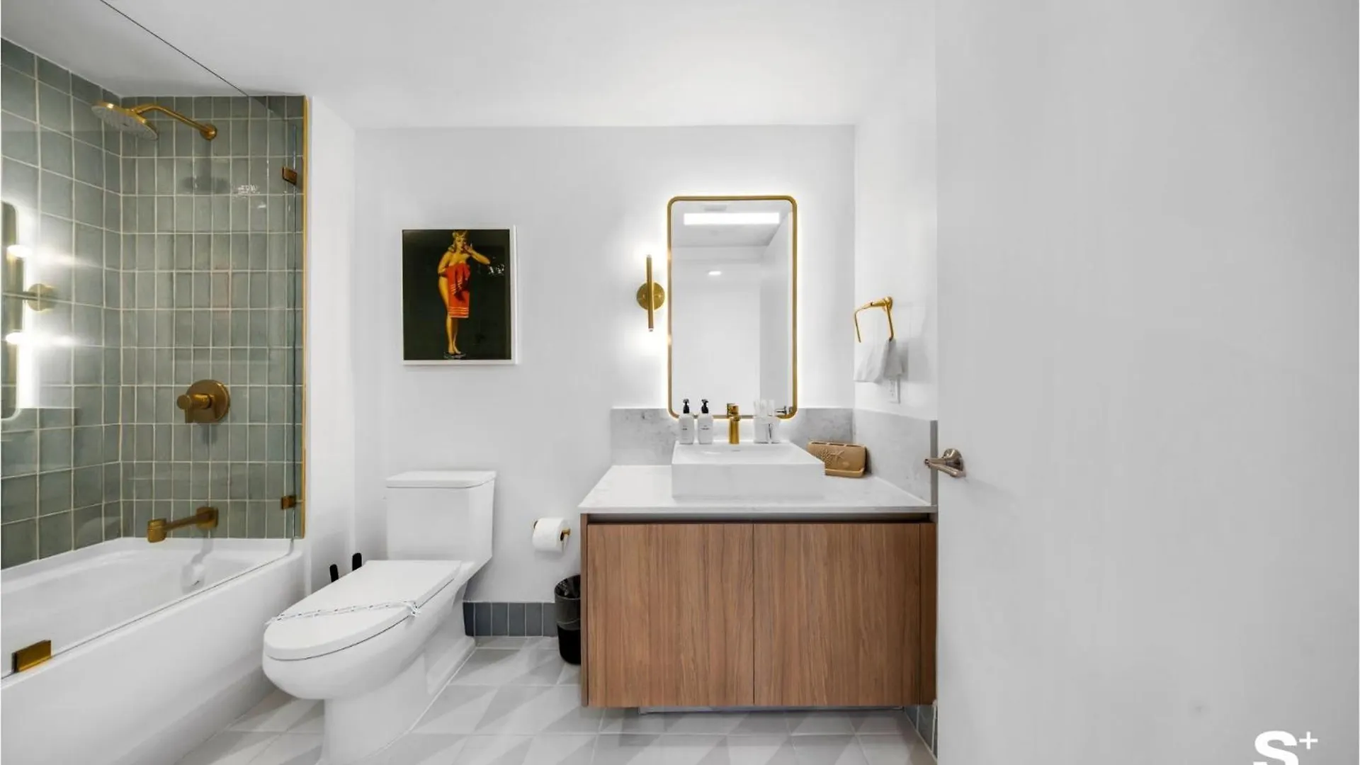 Appartement Upscale 3br Escape With Downtown & Water Views *