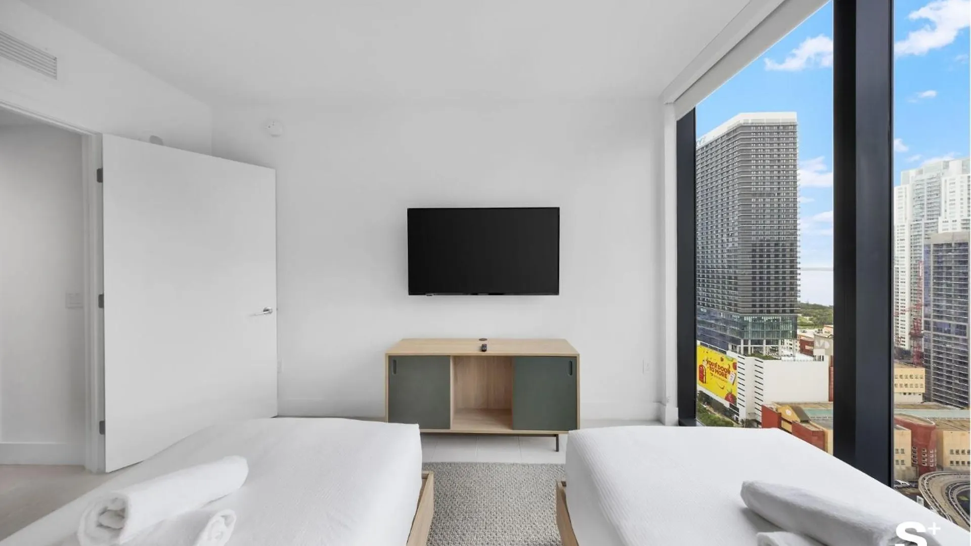 Upscale 3br Escape With Downtown & Water Views Appartement Miami