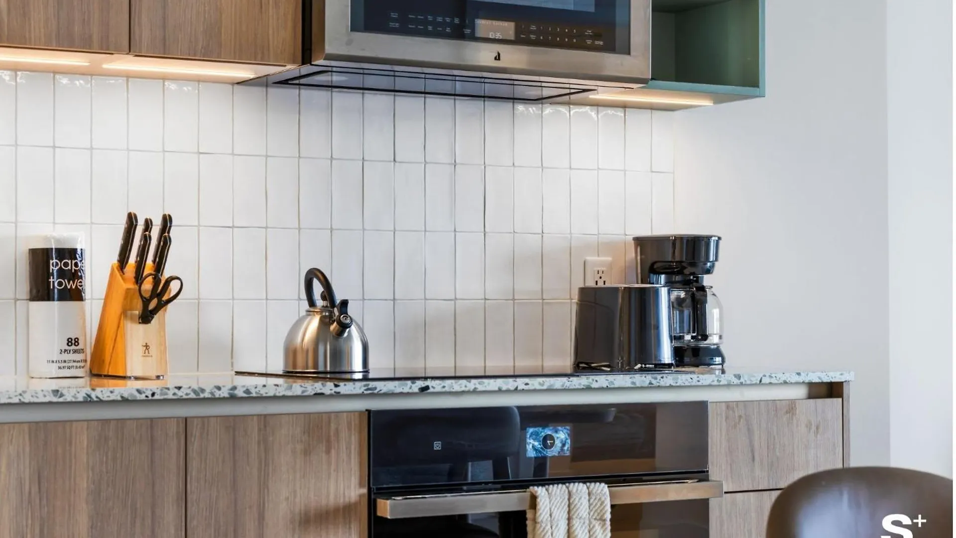 Appartement Upscale 3br Escape With Downtown & Water Views *