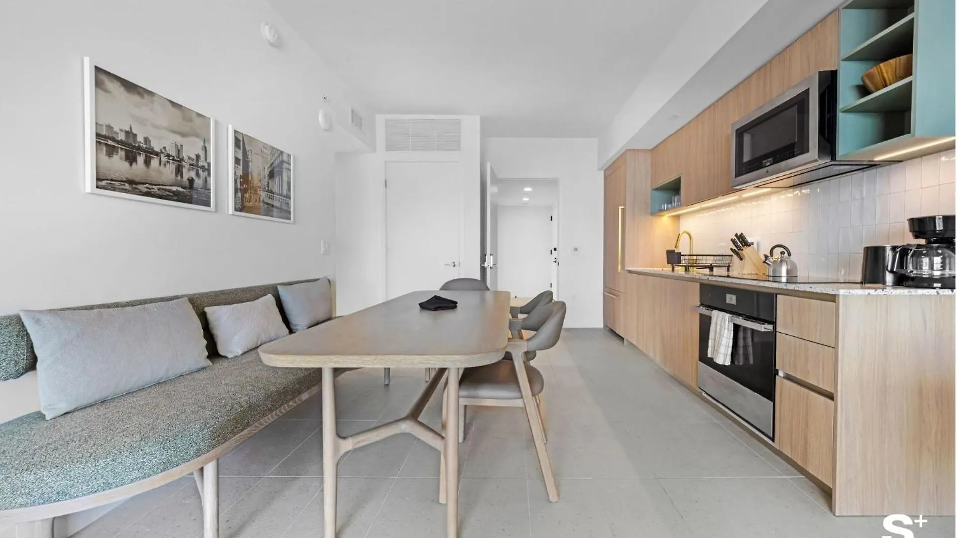 Upscale 3br Escape With Downtown & Water Views Miami