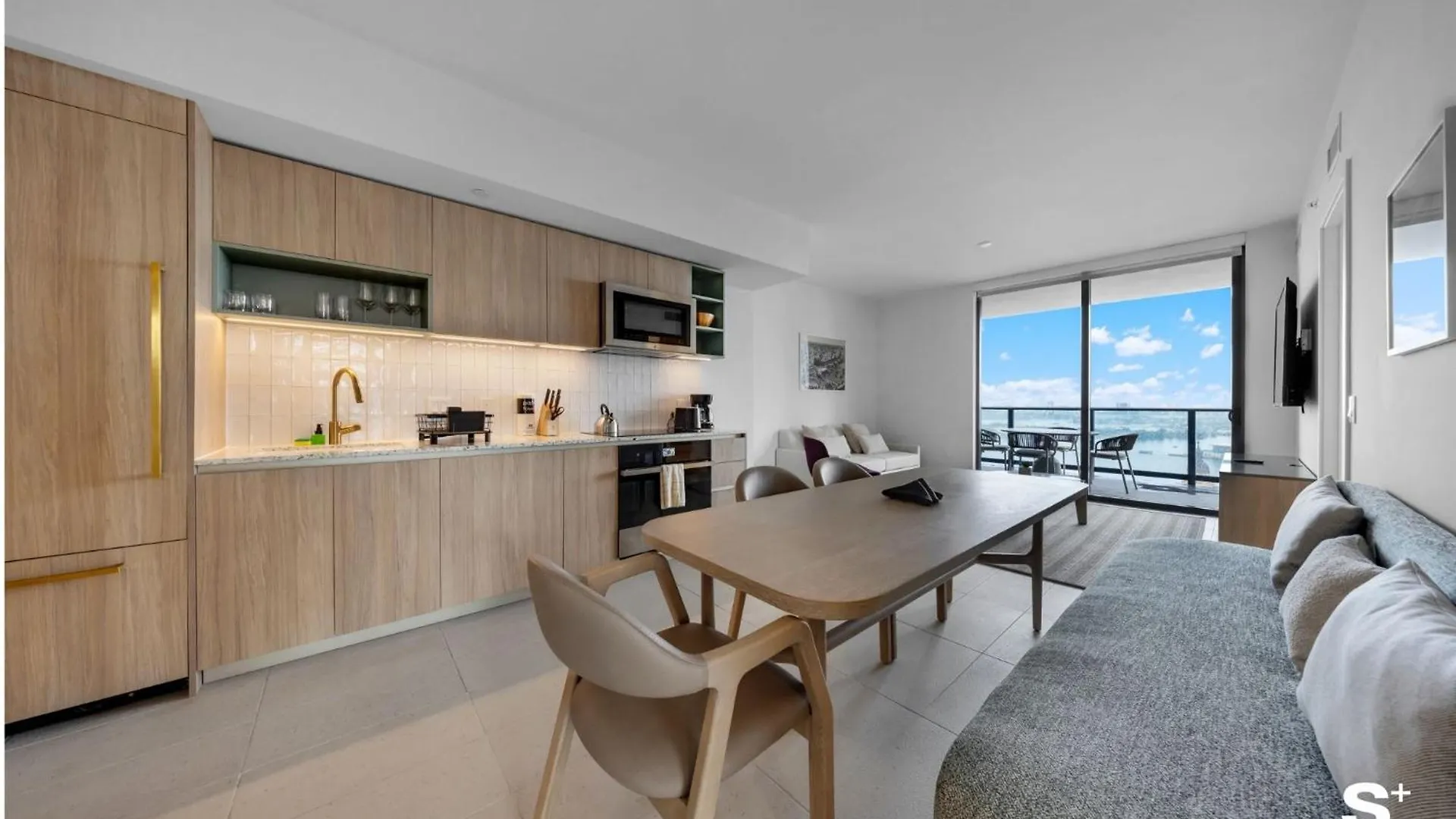 Upscale 3br Escape With Downtown & Water Views Appartement Miami