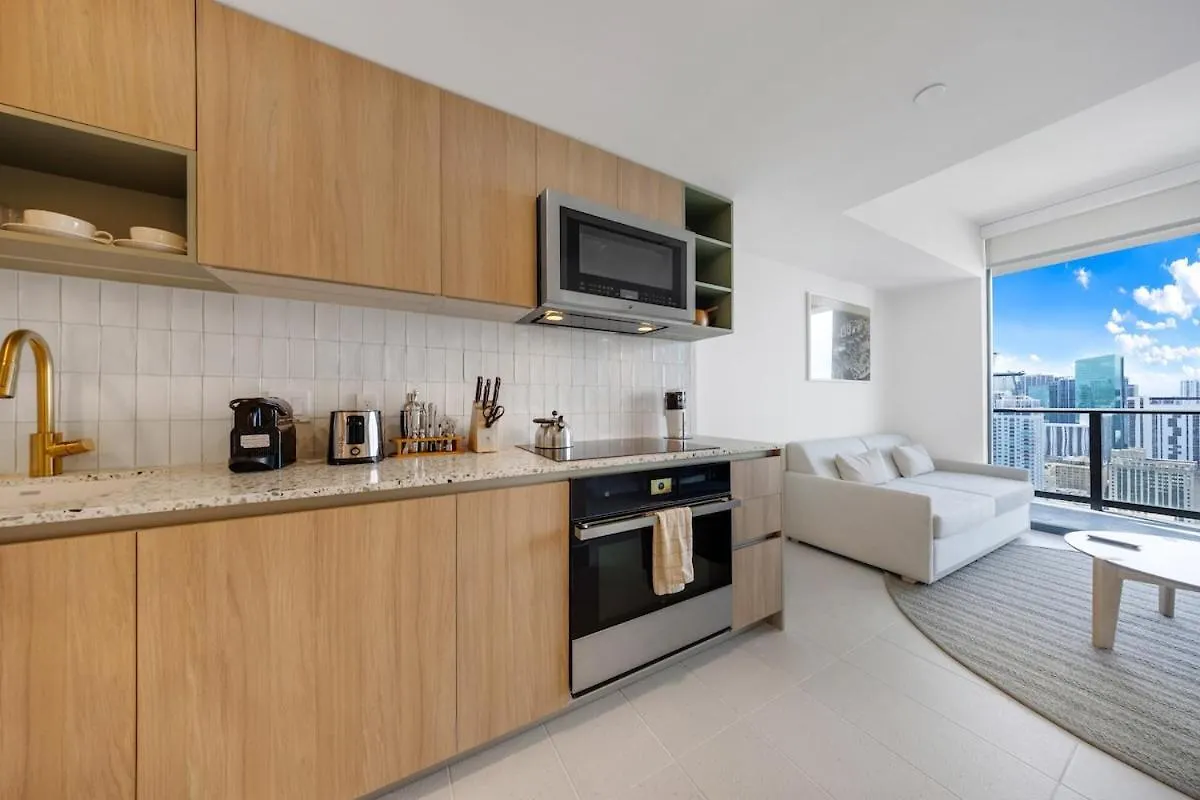 Skyline Escape Sleek 1br With Downtown Charm Apartament