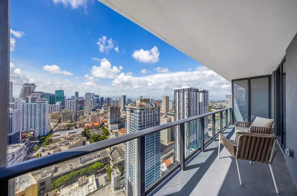 Skyline Escape Sleek 1br With Downtown Charm