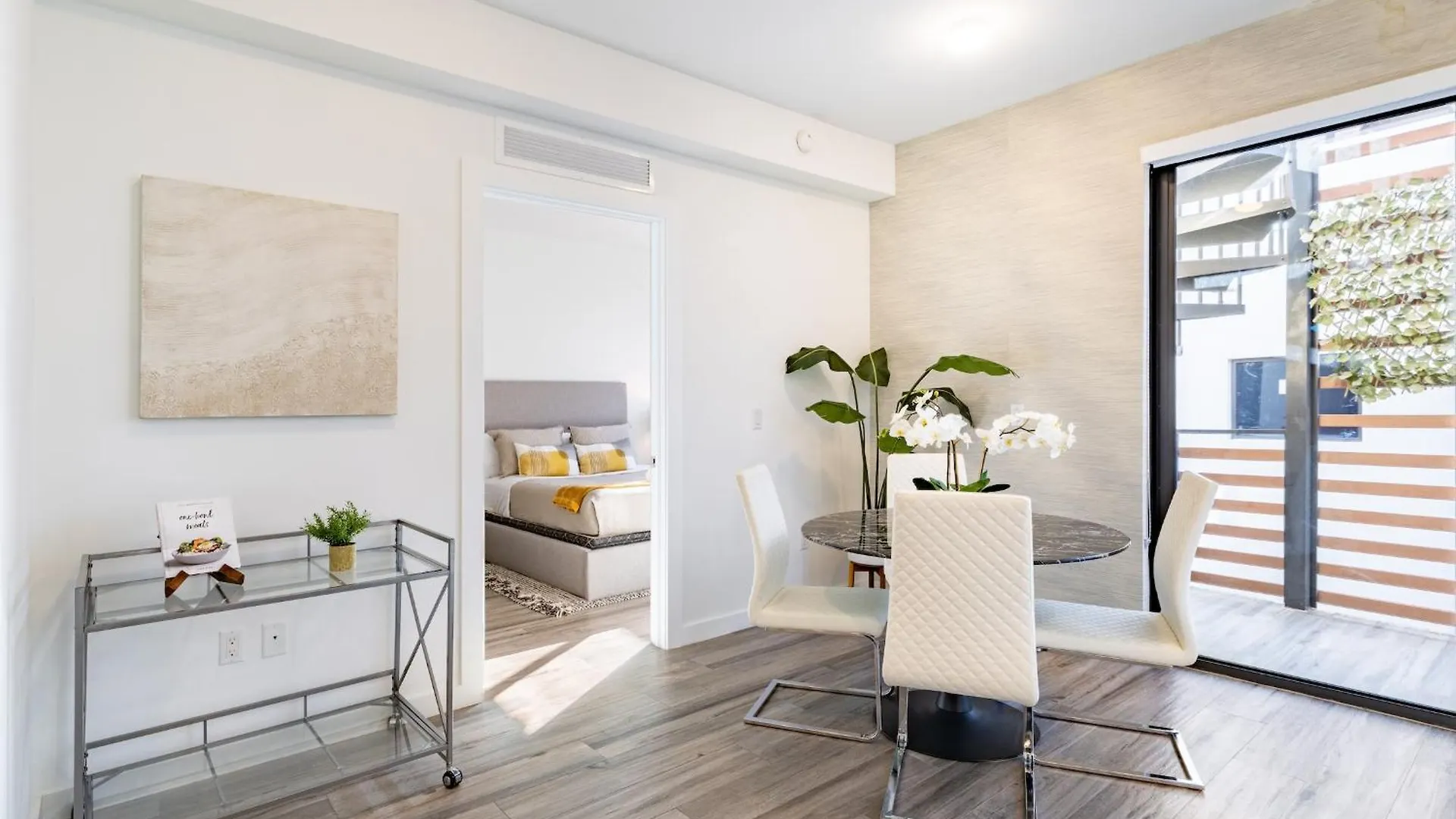 Apartament Stylish 2br Retreat, With Rooftop Lounge