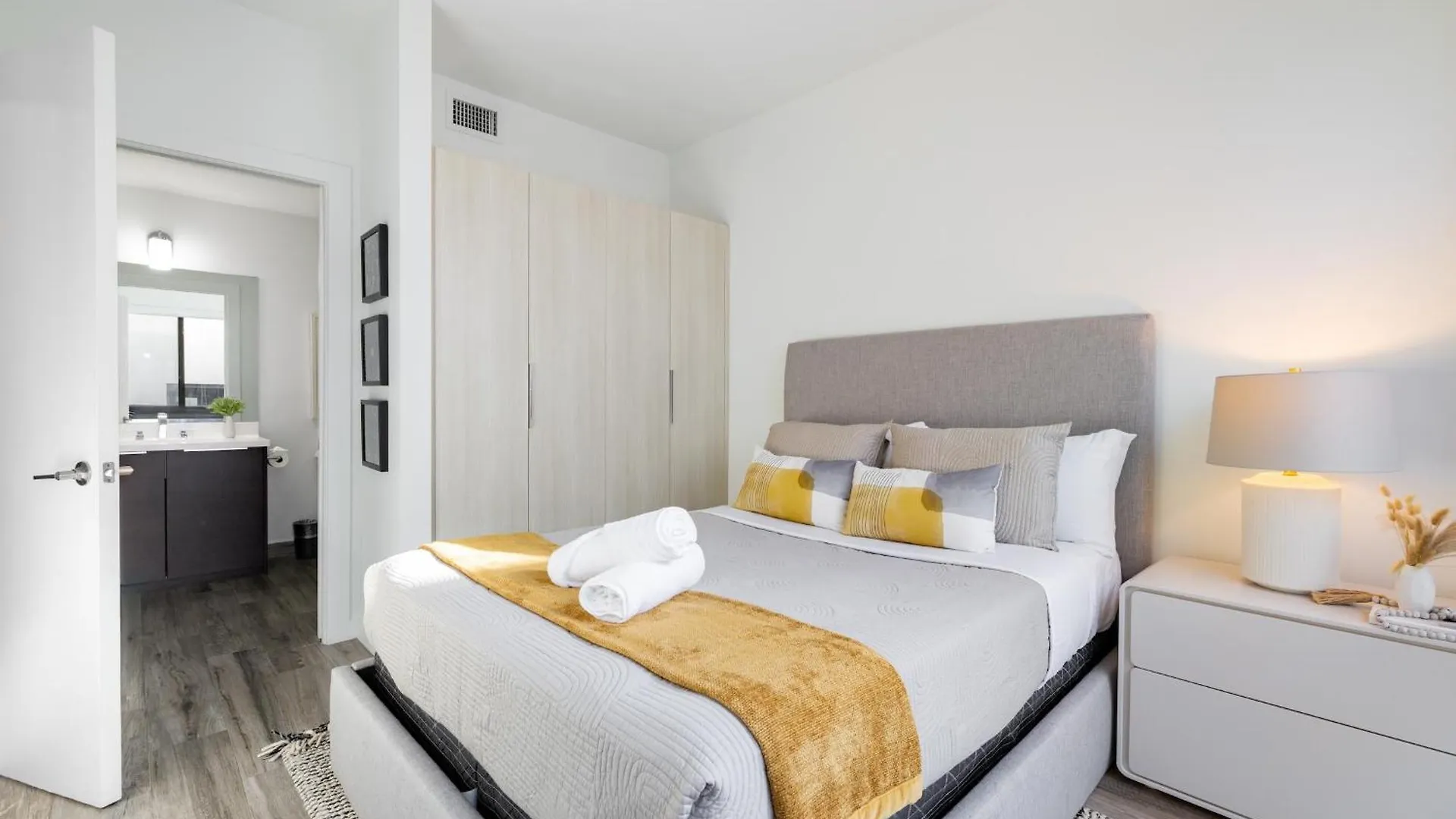 Stylish 2br Retreat, With Rooftop Lounge Apartament *