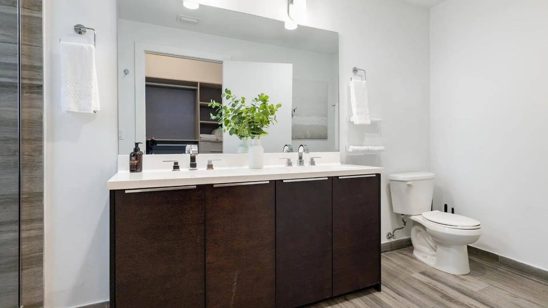 Stylish 2br Retreat, With Rooftop Lounge Miami