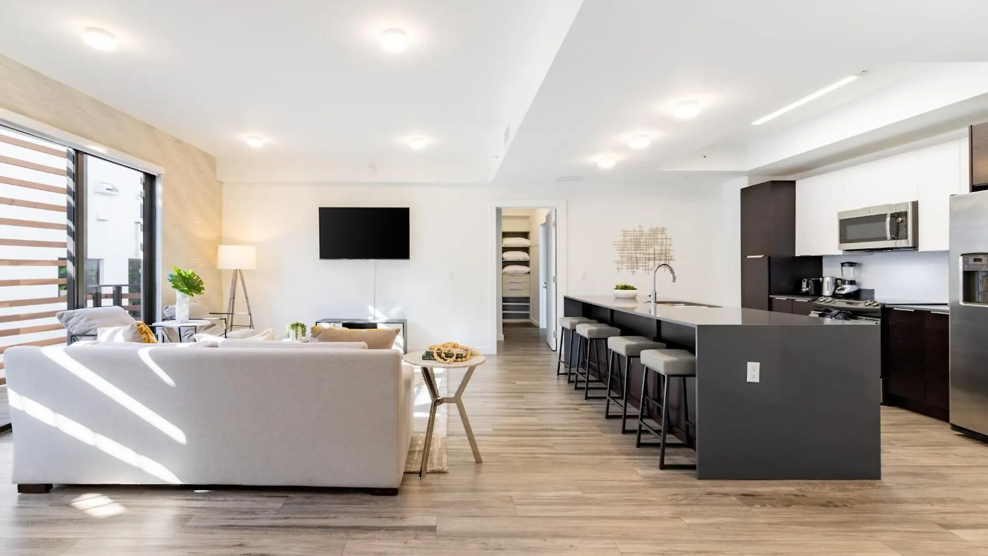 Stylish 2br Retreat, With Rooftop Lounge Apartament Miami