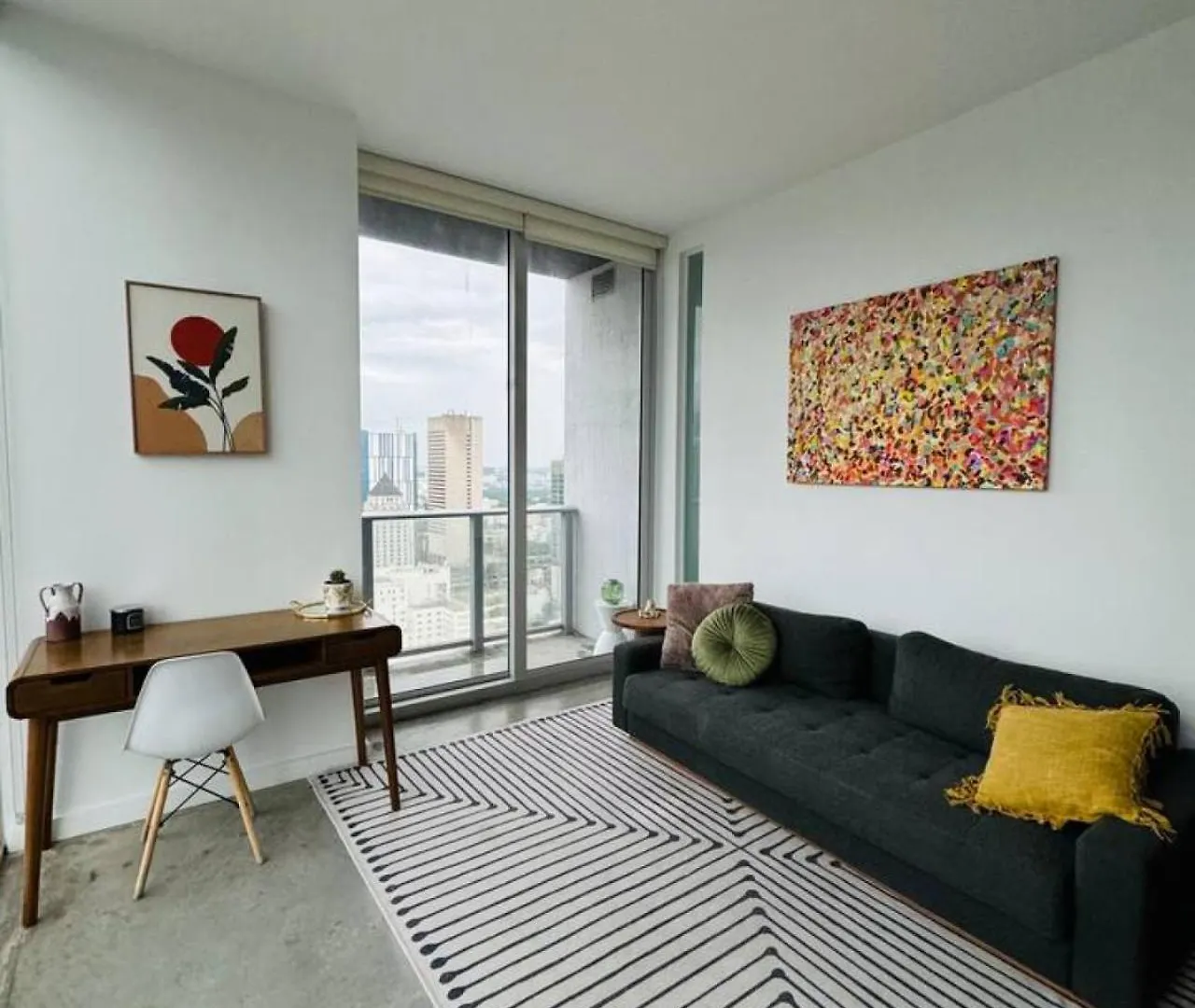 Luxury Penthouse Loft Rooftop Pool Free Parking Apartment *