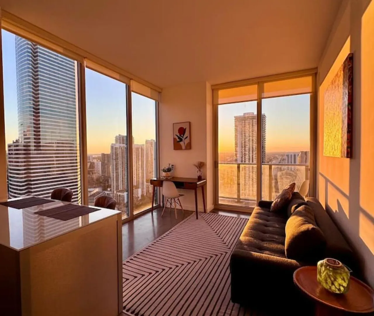 Luxury Penthouse Loft Rooftop Pool Free Parking *