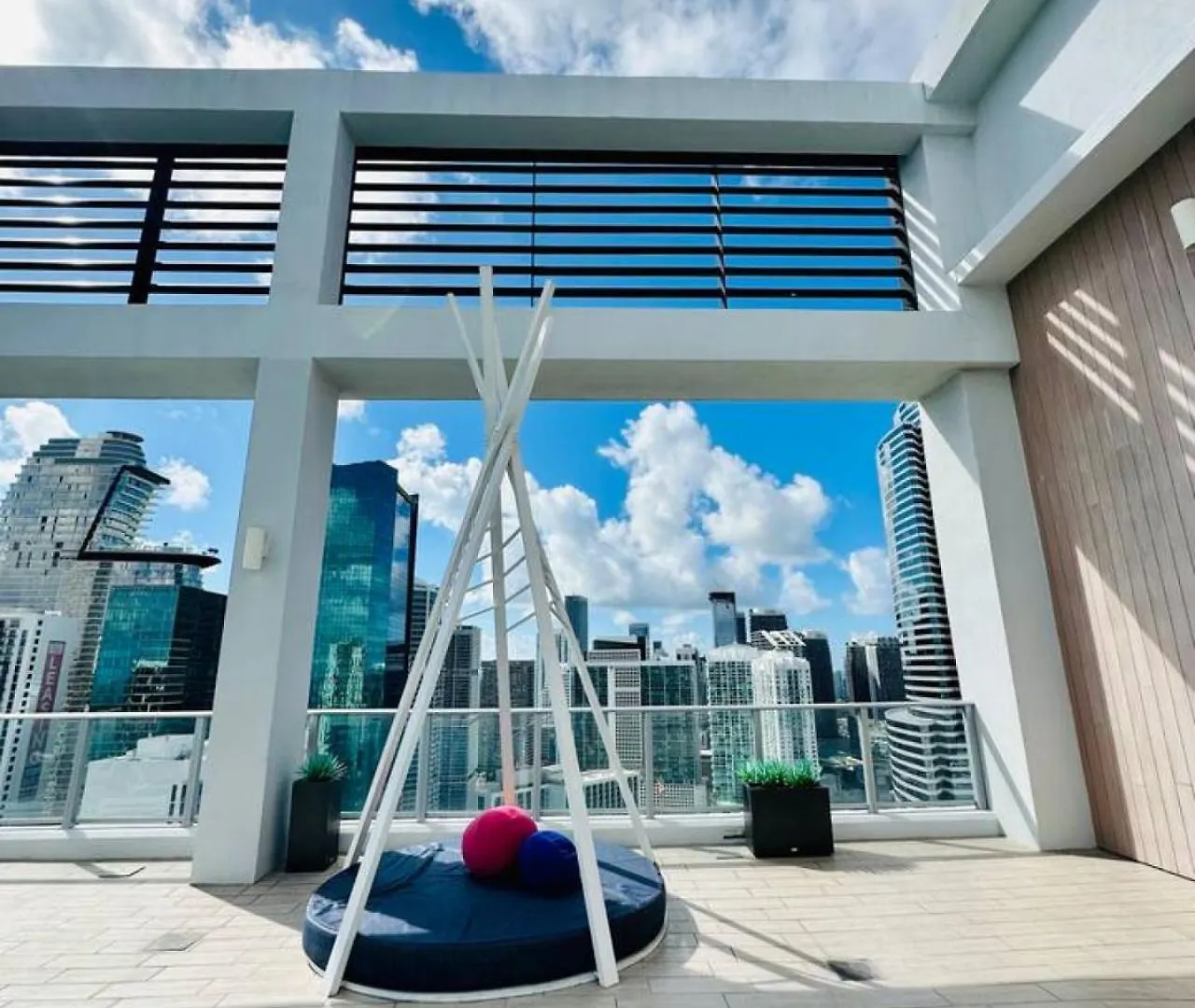Apartment Luxury Penthouse Loft Rooftop Pool Free Parking *