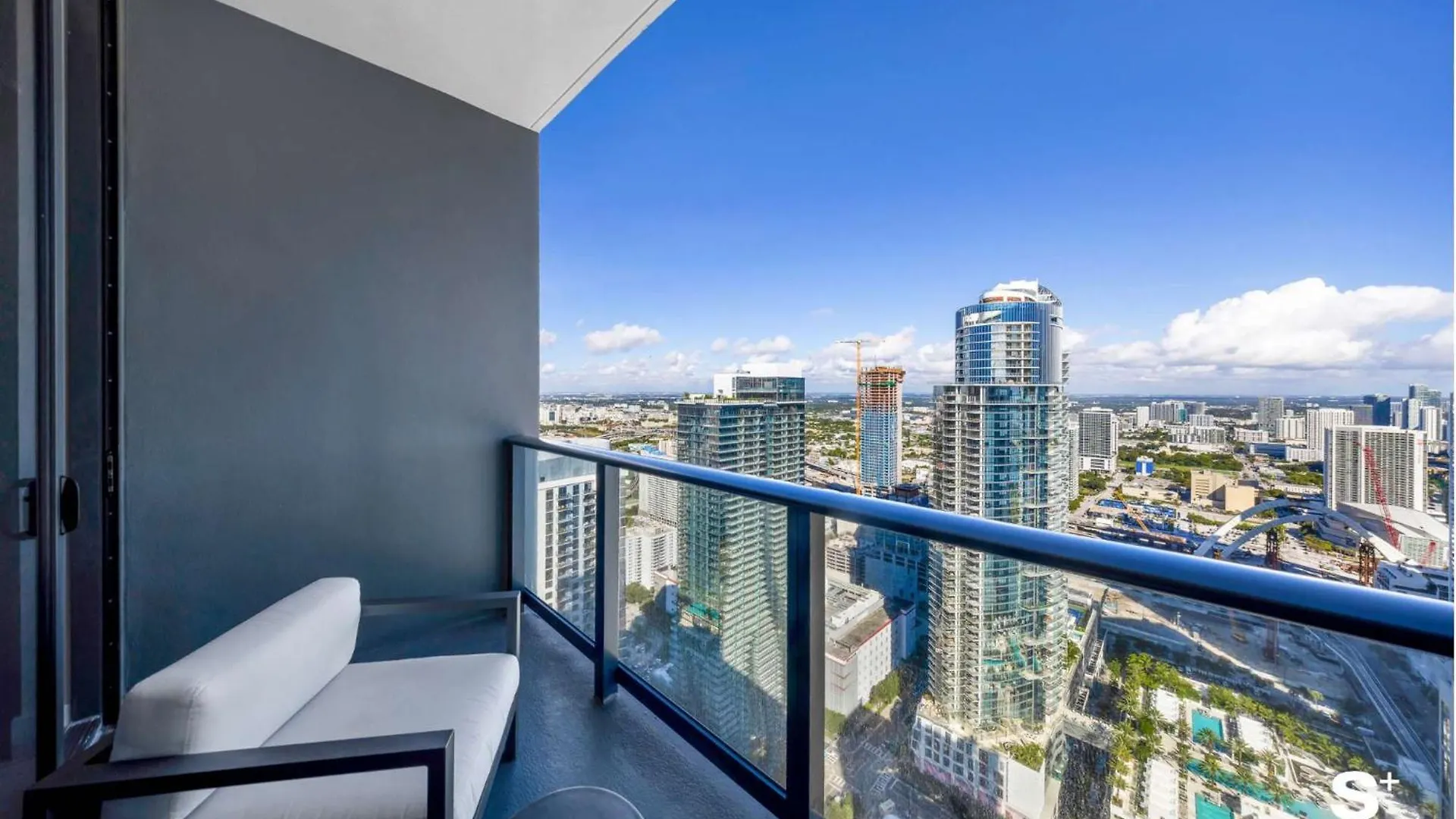 Luxury 1-br Ph With Breathtaking Downtown Views Appartement *
