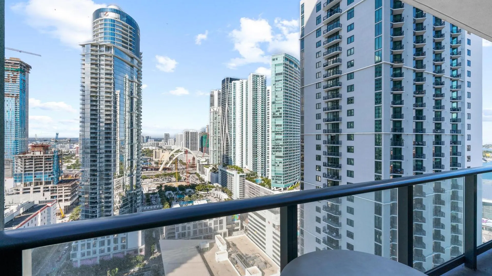 Luxury 2-bdrm In The Heart Of Downtown * Майами