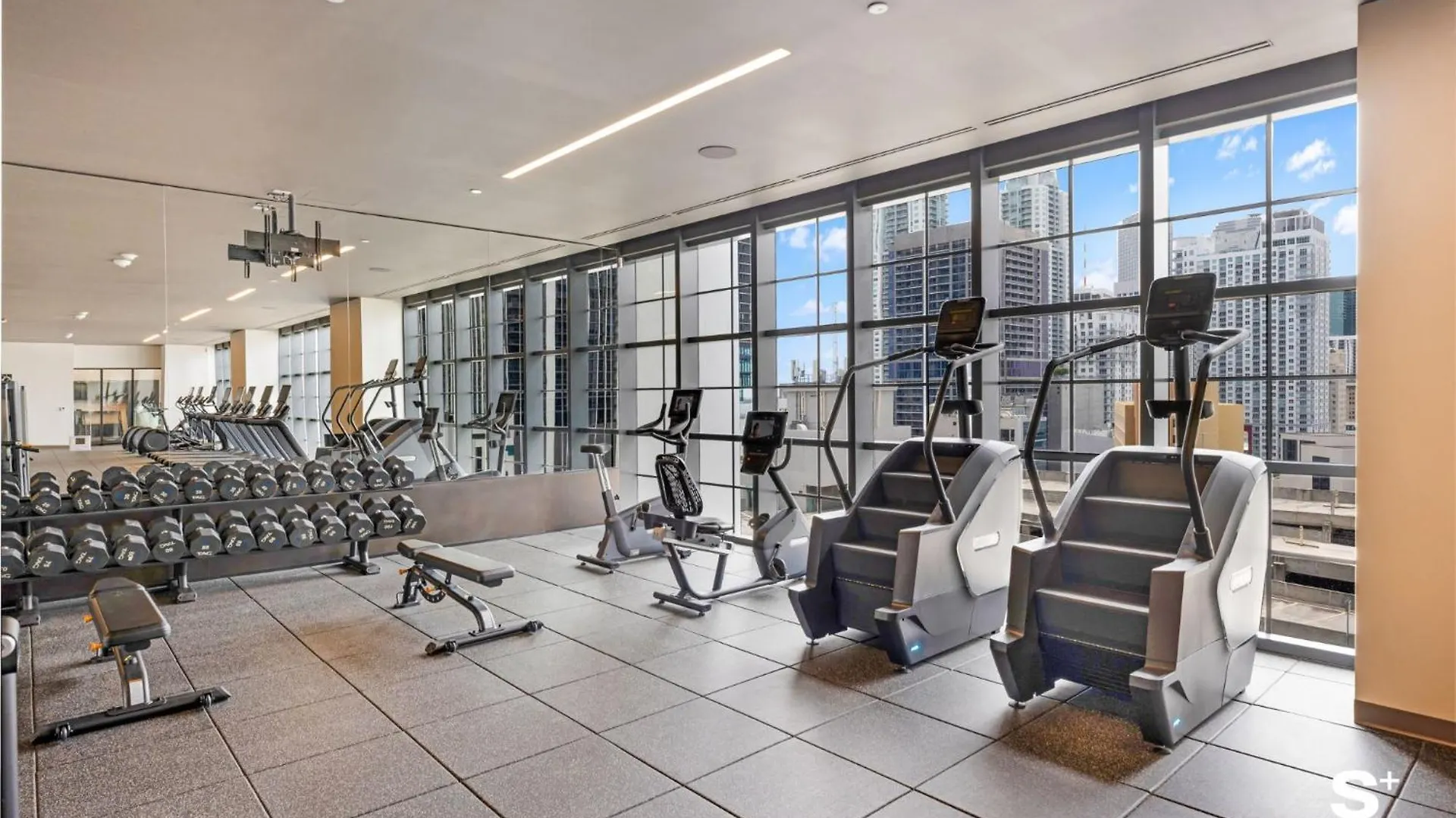 Elegant Downtown Living 1br With Views Apartment *