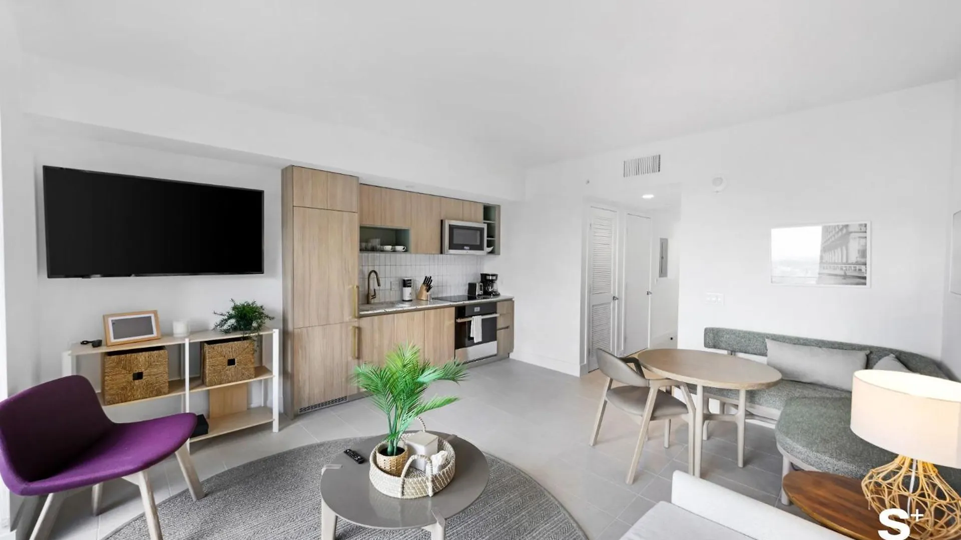 Apartment Elegant Downtown Living 1br With Views Miami