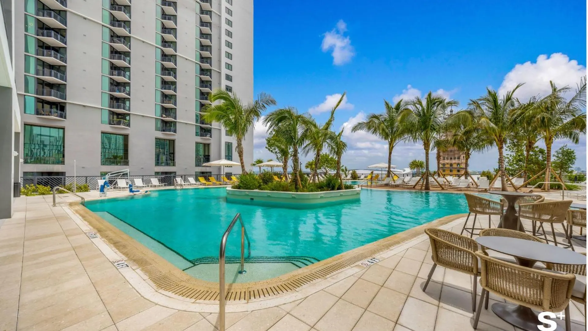 Elegant Downtown Living 1br With Views Apartment *