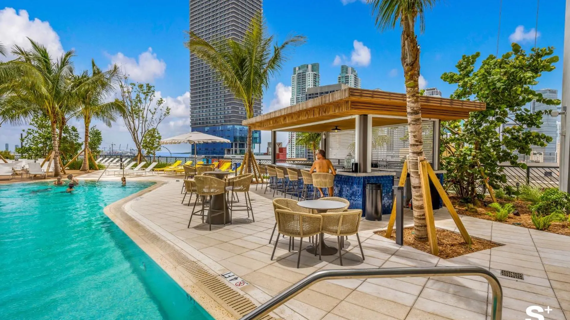 Apartment Elegant Downtown Living 1br With Views *