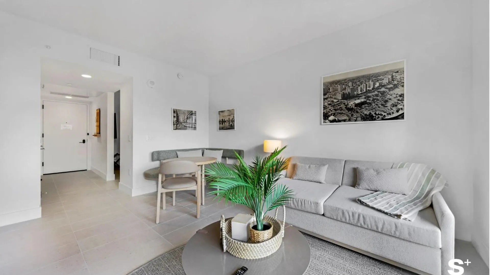 Elegant Downtown Living 1br With Views Miami