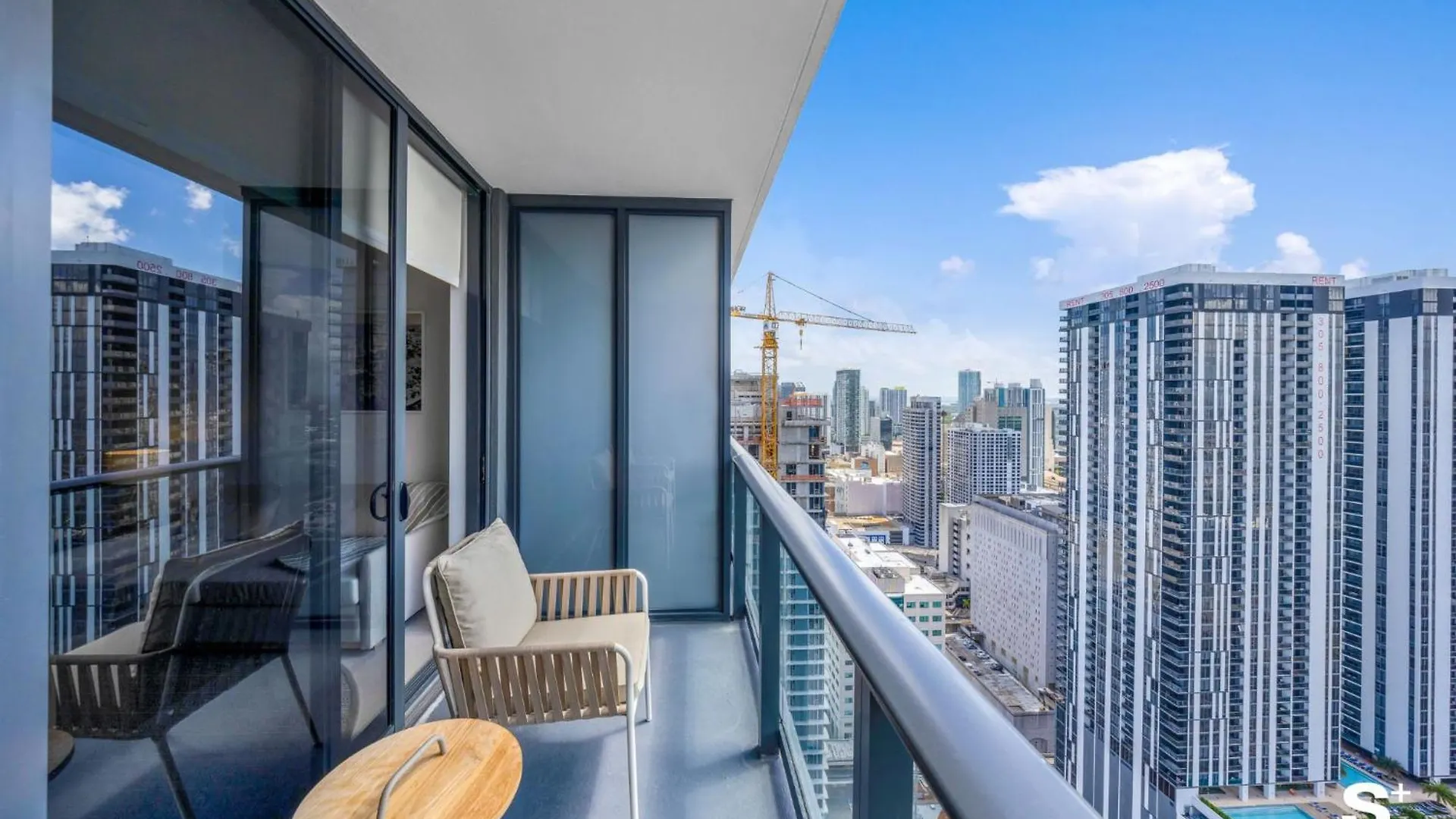 Apartment Elegant Downtown Living 1br With Views