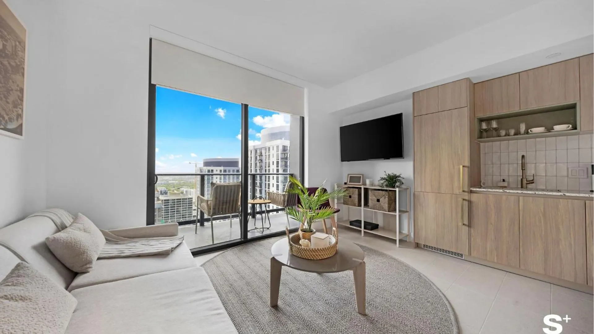 Elegant Downtown Living 1br With Views *
