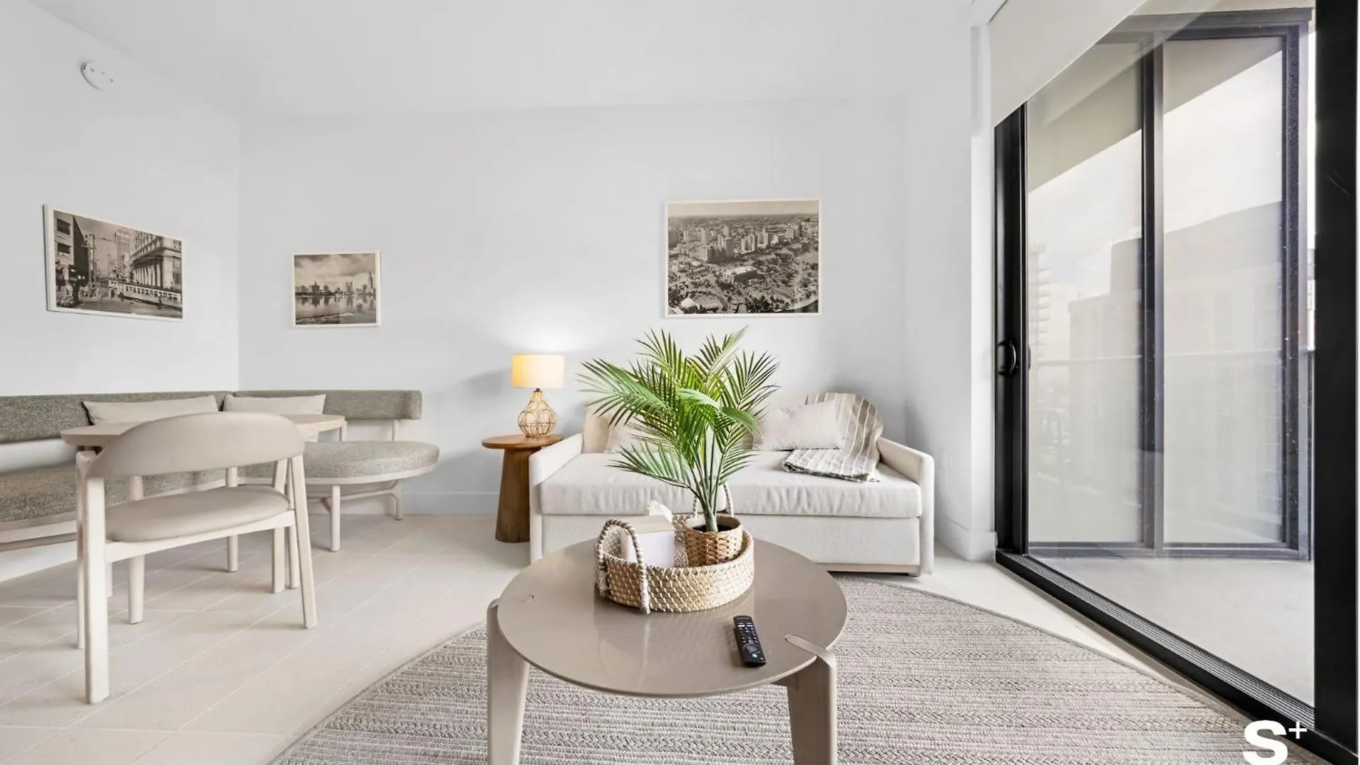 Elegant Downtown Living 1br With Views