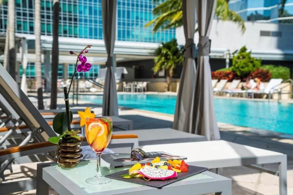 Spacious Corner At Aka With Bay View In Ideal Location Free Parking Miami