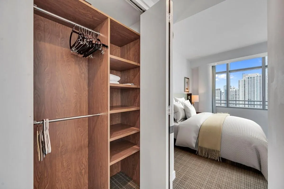 Spacious Corner At Aka With Bay View In Ideal Location Free Parking * Miami