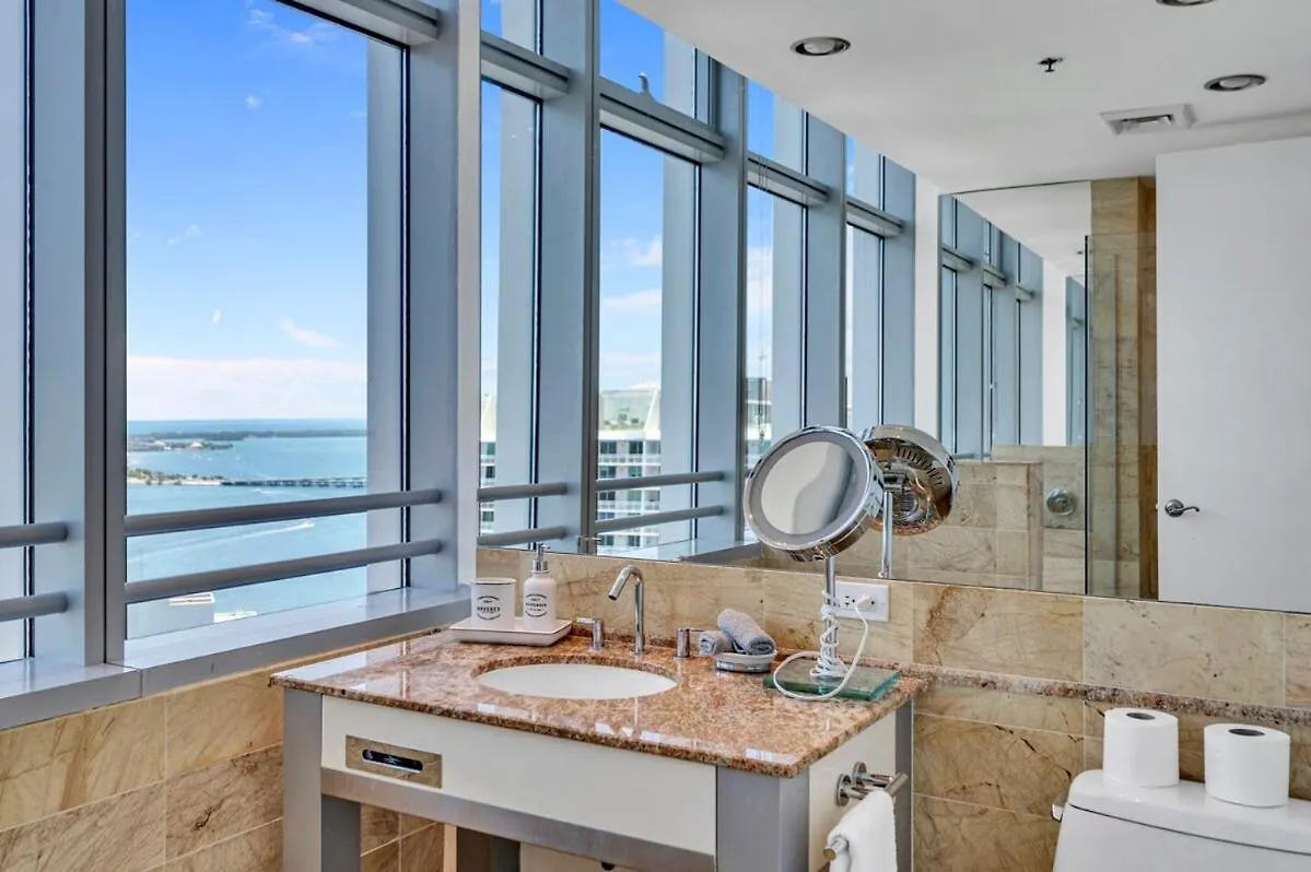Spacious Corner At Aka With Bay View In Ideal Location Free Parking