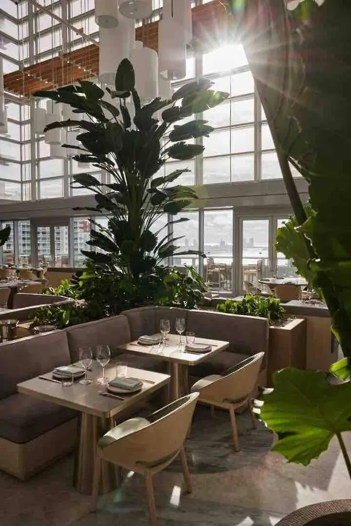 Spacious Corner At Aka With Bay View In Ideal Location Free Parking Apartman Miami