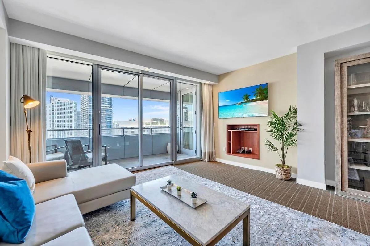 Spacious Corner At Aka With Bay View In Ideal Location Free Parking *