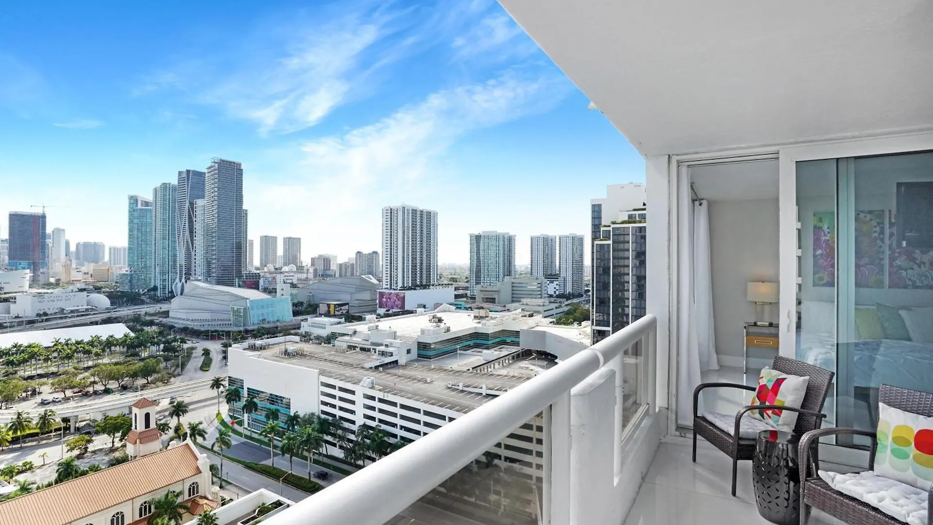 The Queen B! Water & Skyline Views - Renovated Miami