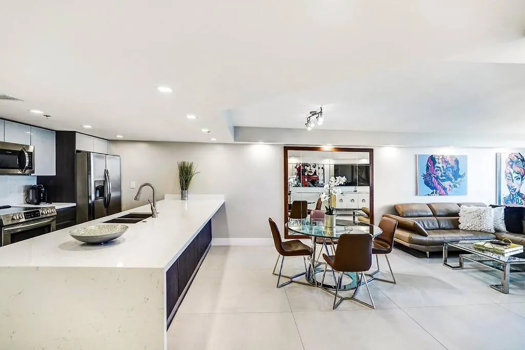 Apartment Sunset Hideaway! Direct Water Views And Renovated! Miami