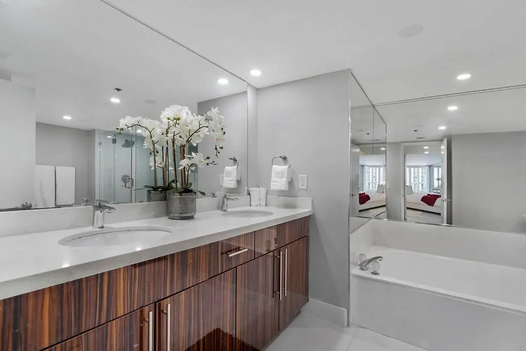 The Queen B! Water & Skyline Views - Renovated Appartement *