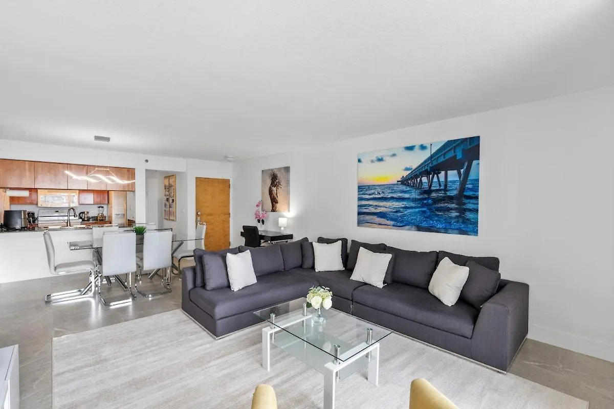 Stunning 3bedroom 34th Floor Brickell Free Parking Apartment