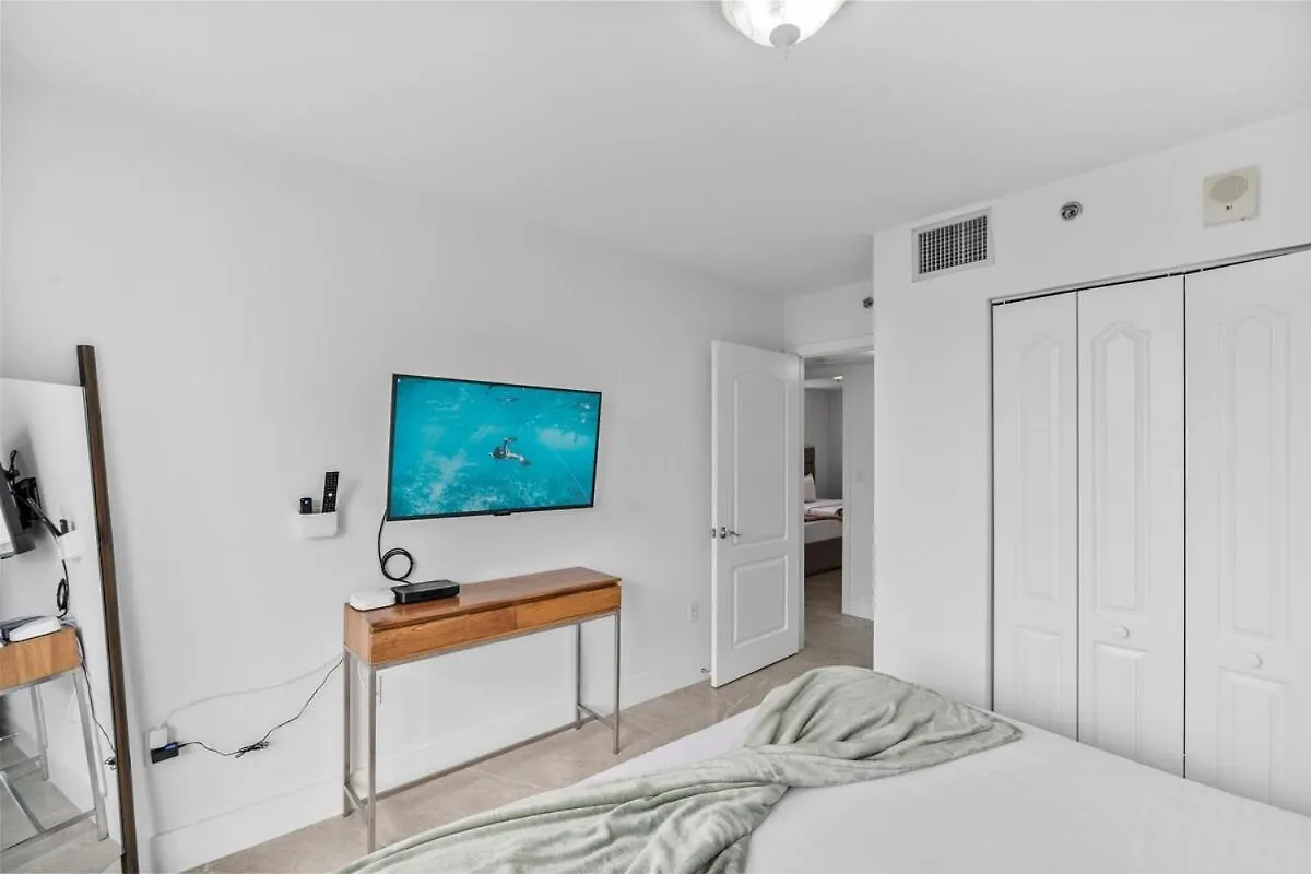 Stunning 3bedroom 34th Floor Brickell Free Parking Apartment