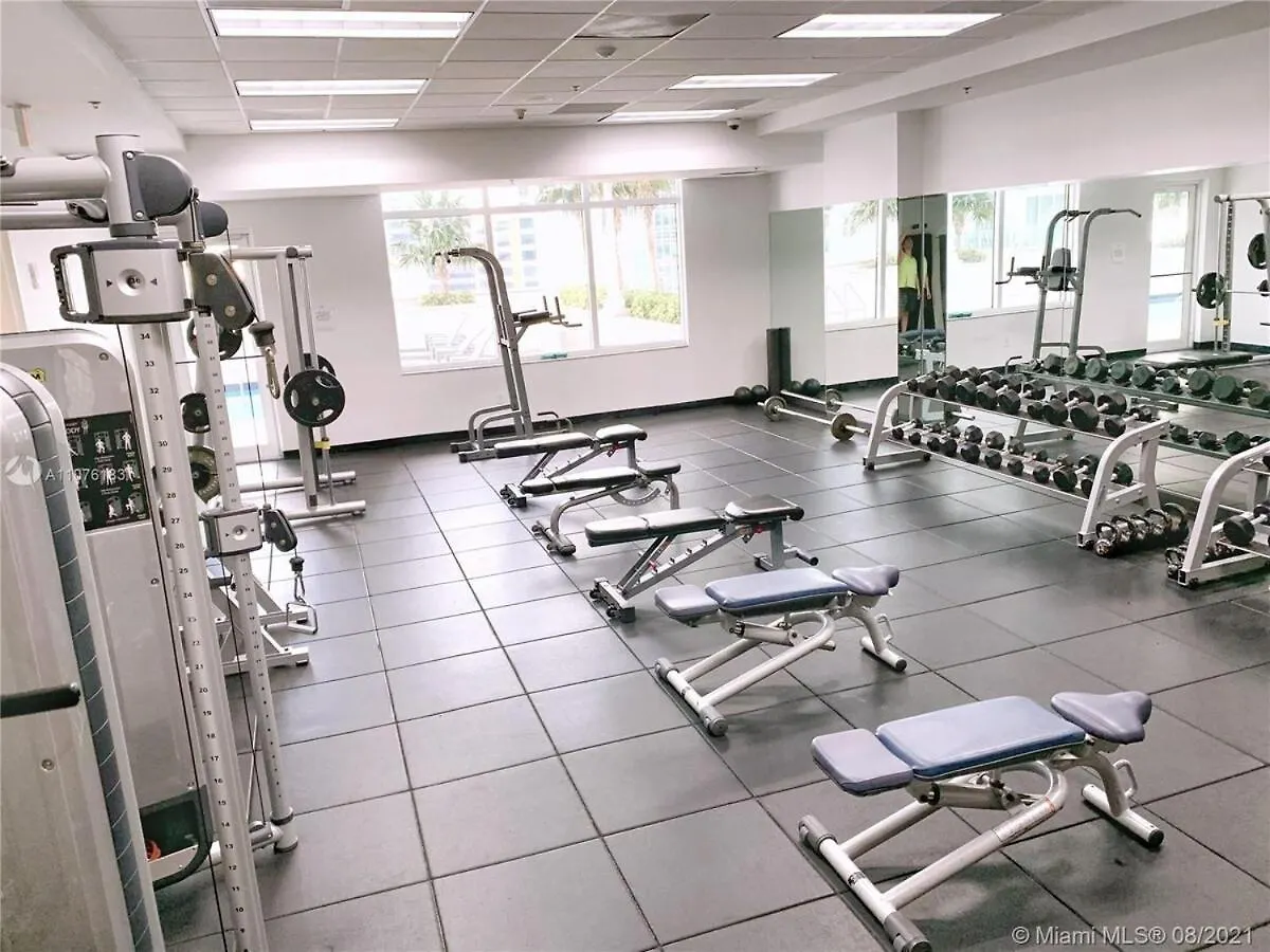 Stunning 3bedroom 34th Floor Brickell Free Parking Apartment