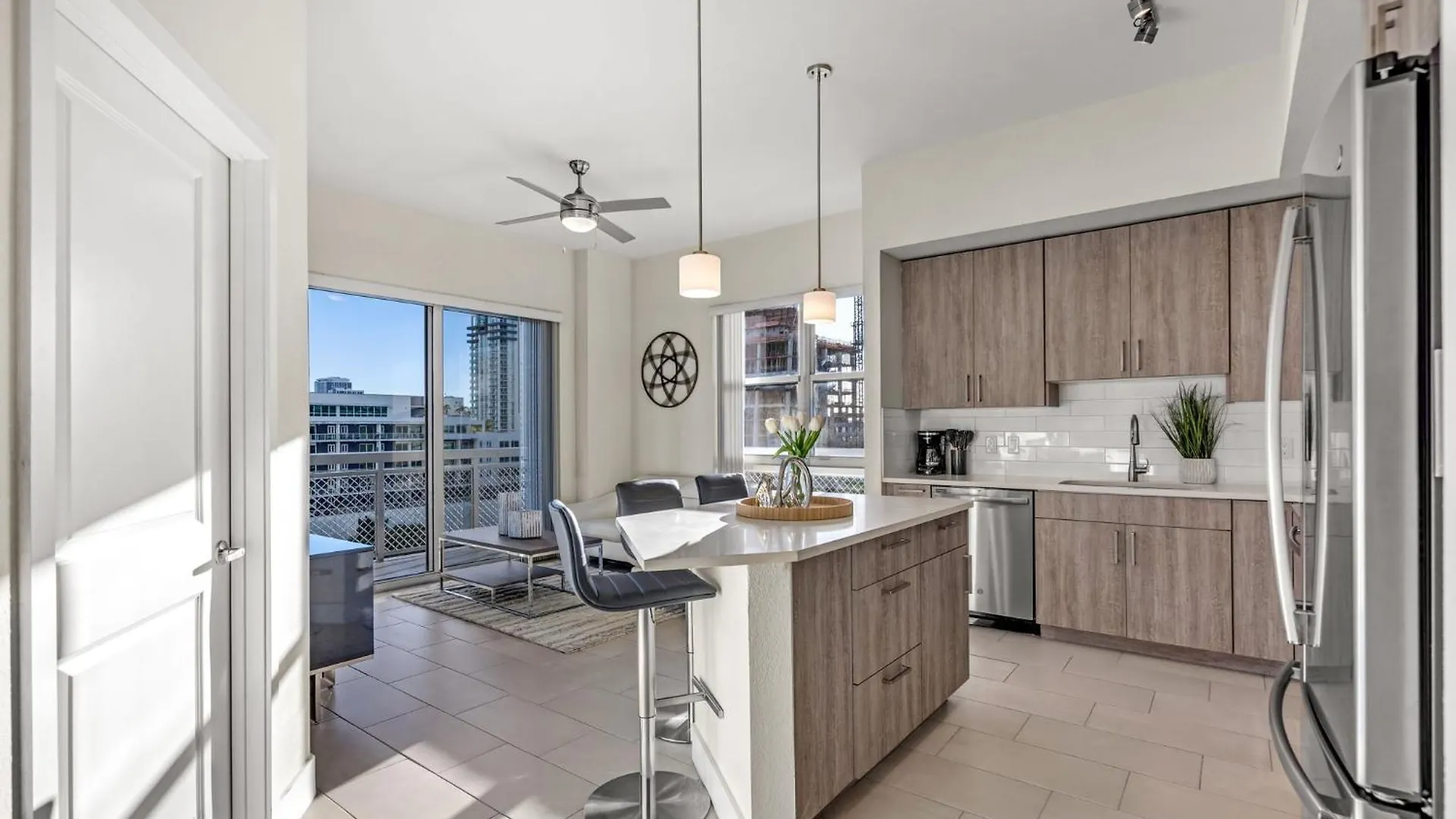 Luxury 2br With Views On Biscayne Blvd *