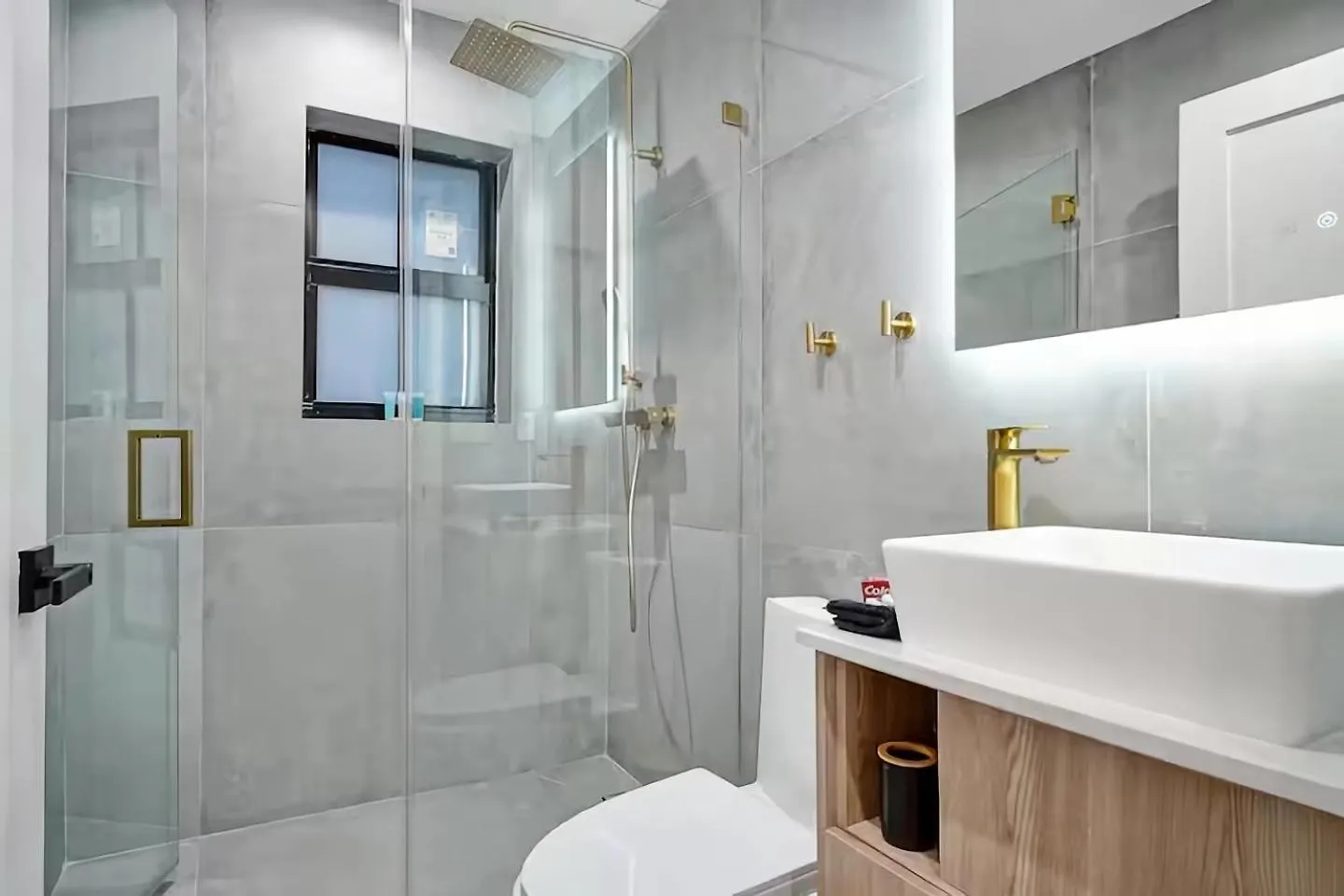 公寓 Residential - *