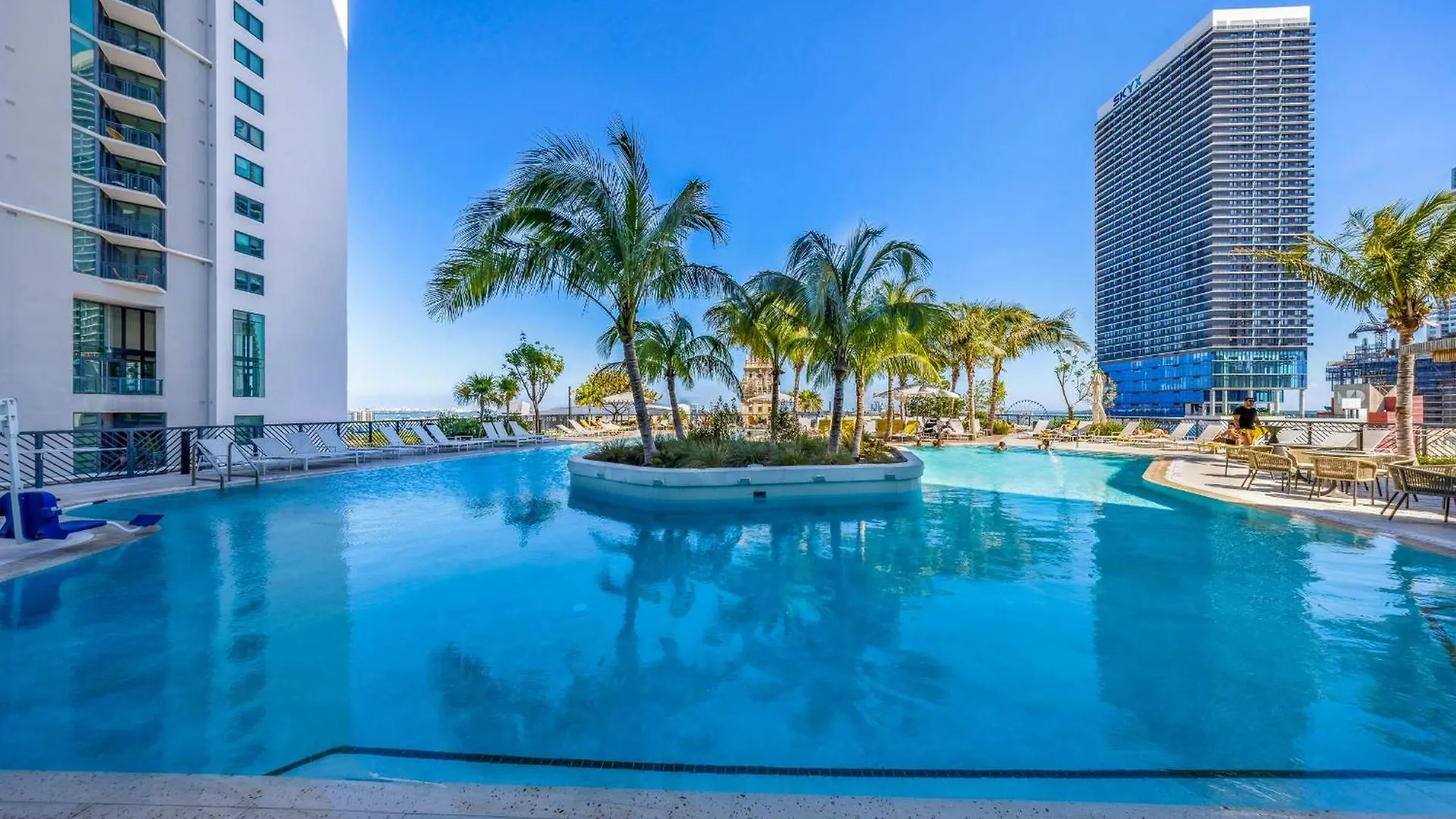 Skyline Chic Downtown Getaway Apartment Miami