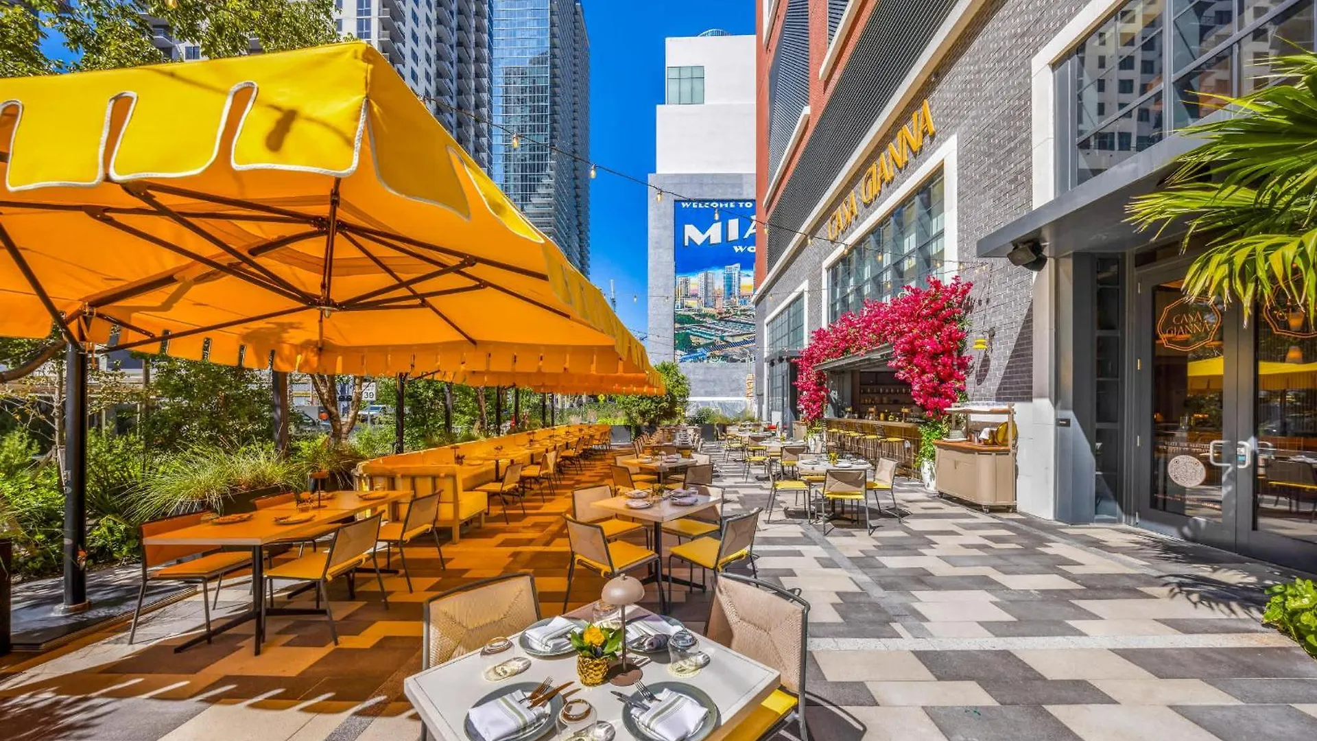 Elegant Downtown Living 1br With Views Apartment