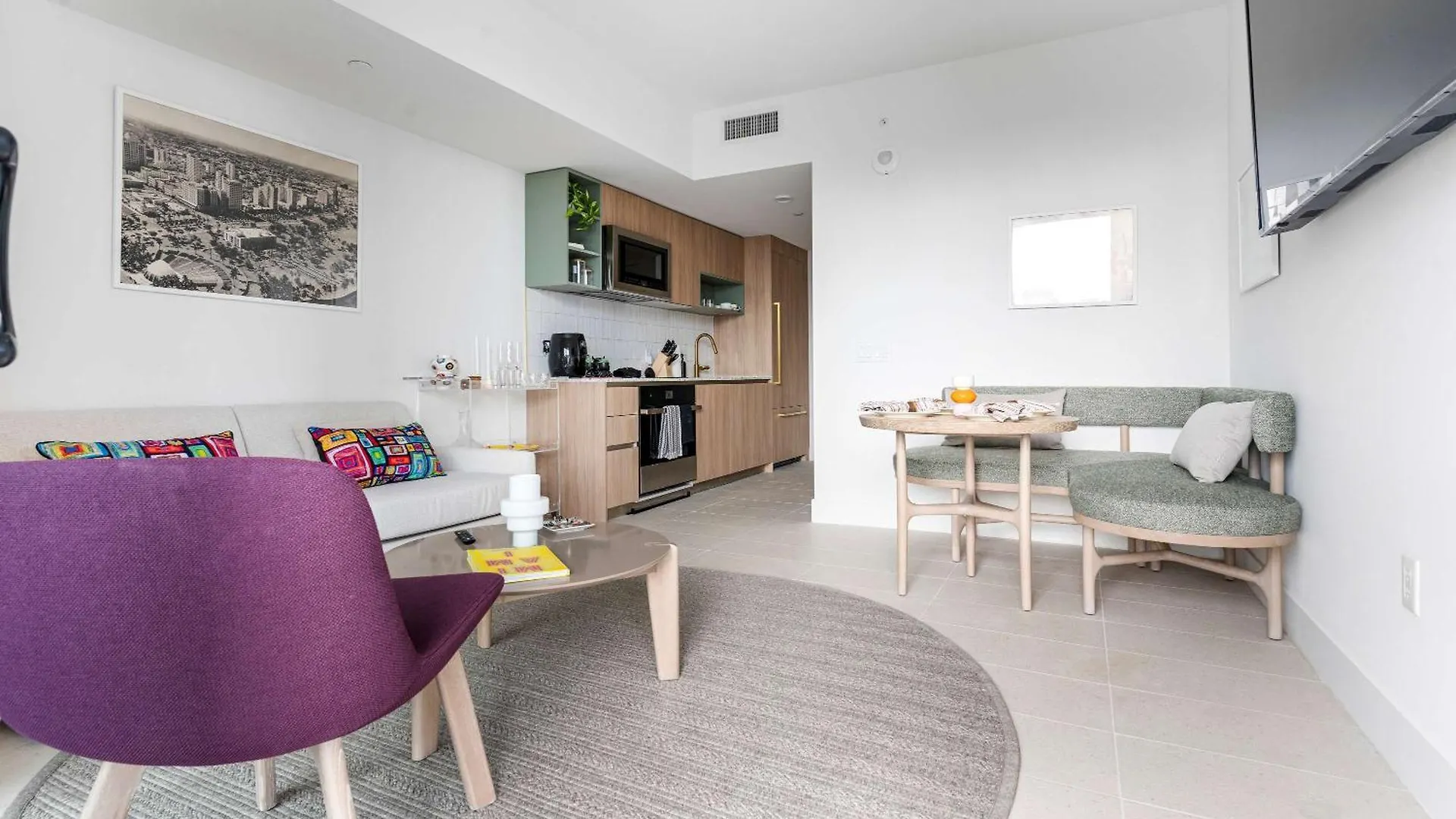 Rumrunner Downtown Pool Gym Full Service Tower Holiday home