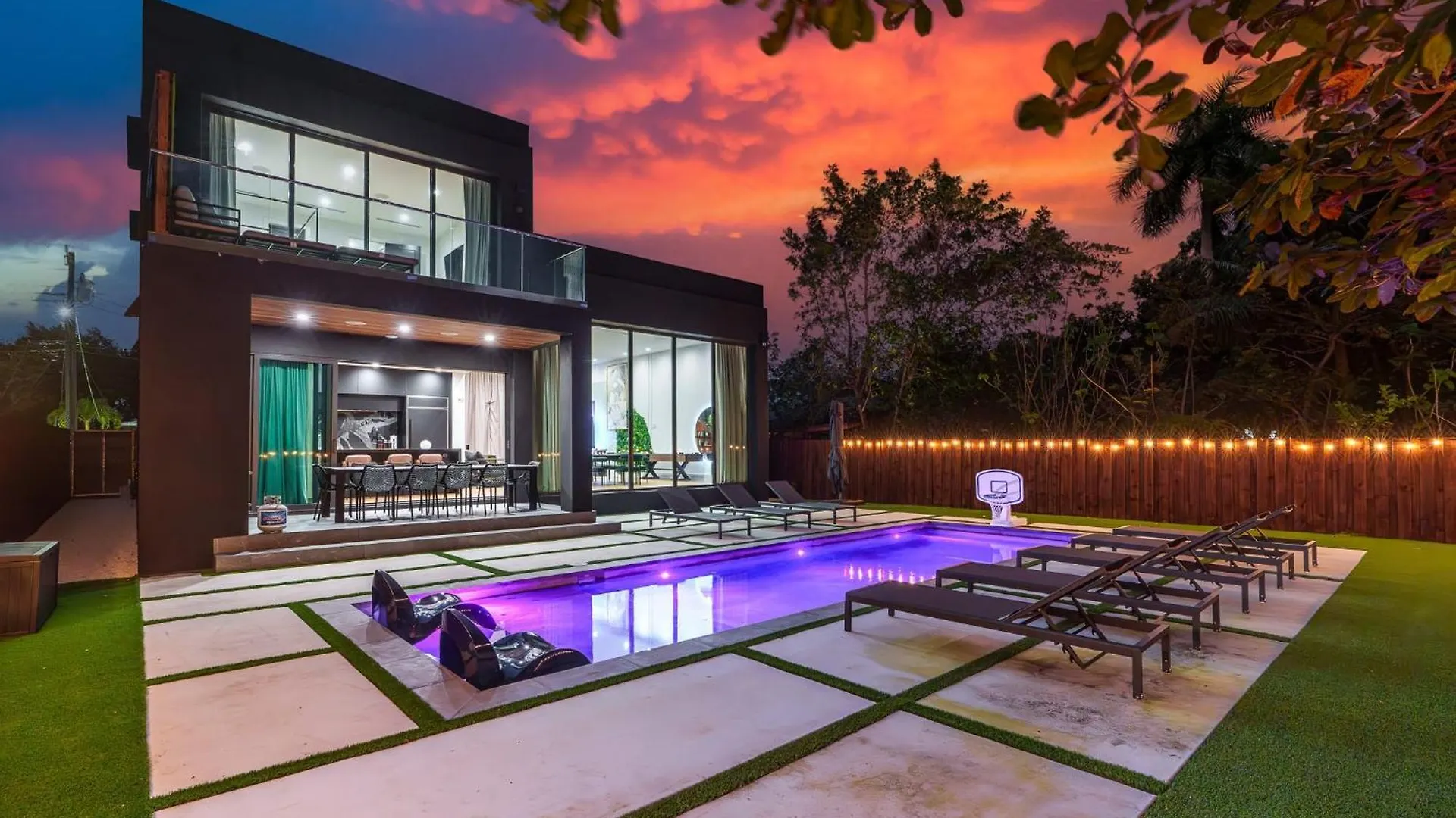 Modern Build Heated Pool Huge Open Concept *