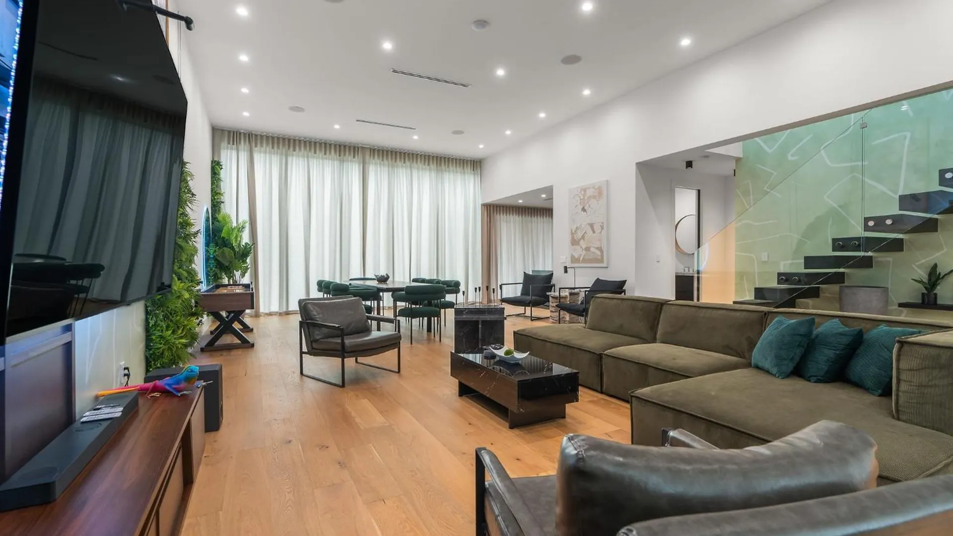 Modern Build Heated Pool Huge Open Concept *