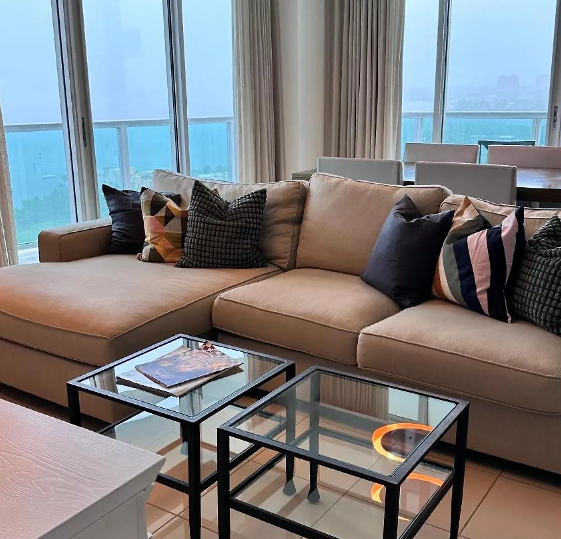 Breathtaking Direct Bay Views 2 Bedroom With Parking Διαμέρισμα