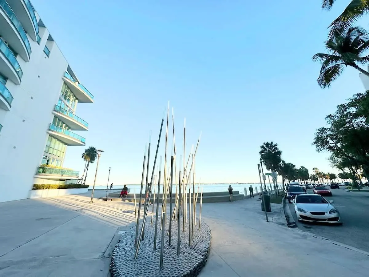 Stylish Brickell 2bd2br Pool Gym *