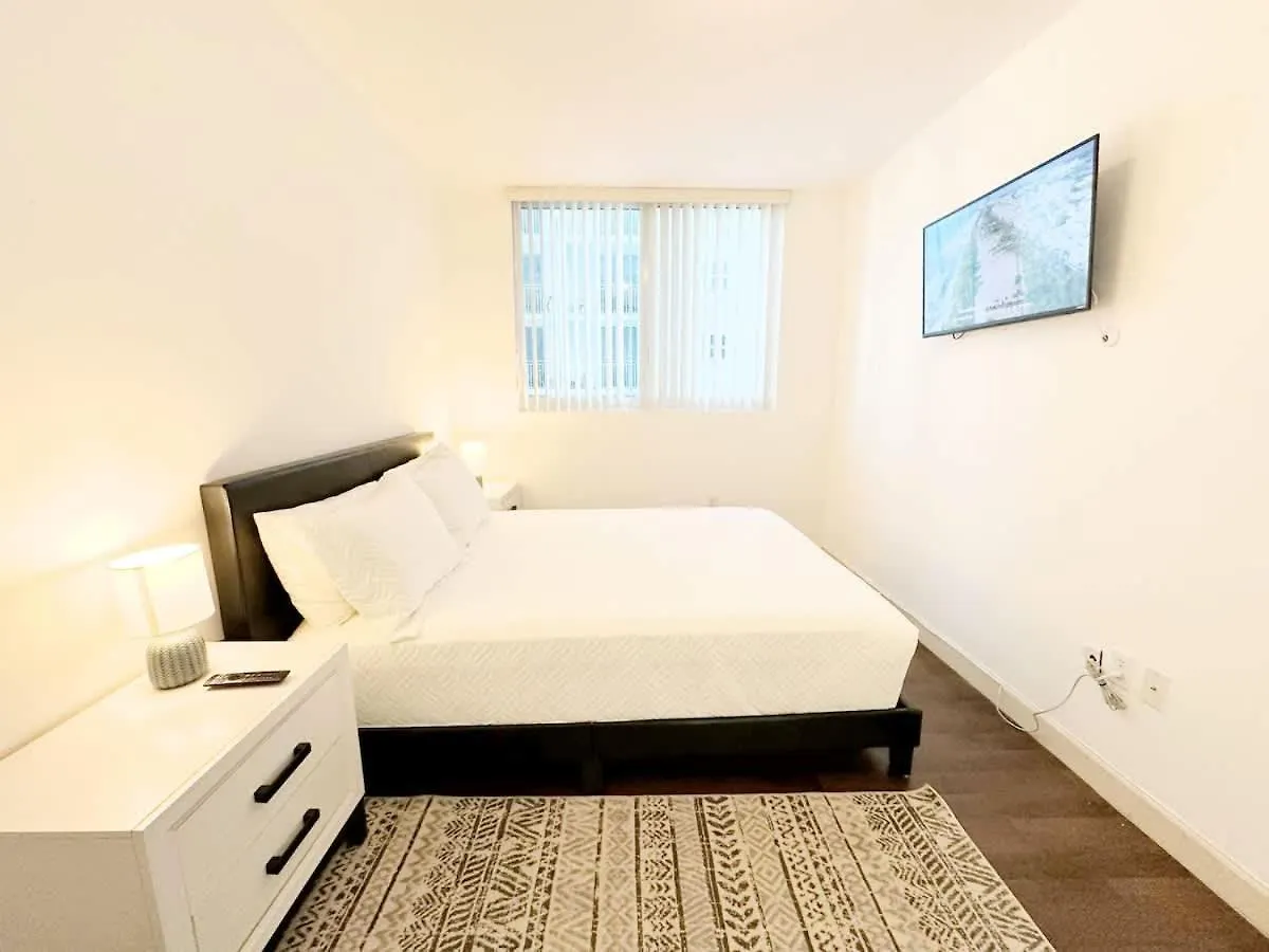 Stylish Brickell 2bd2br Pool Gym * Miami