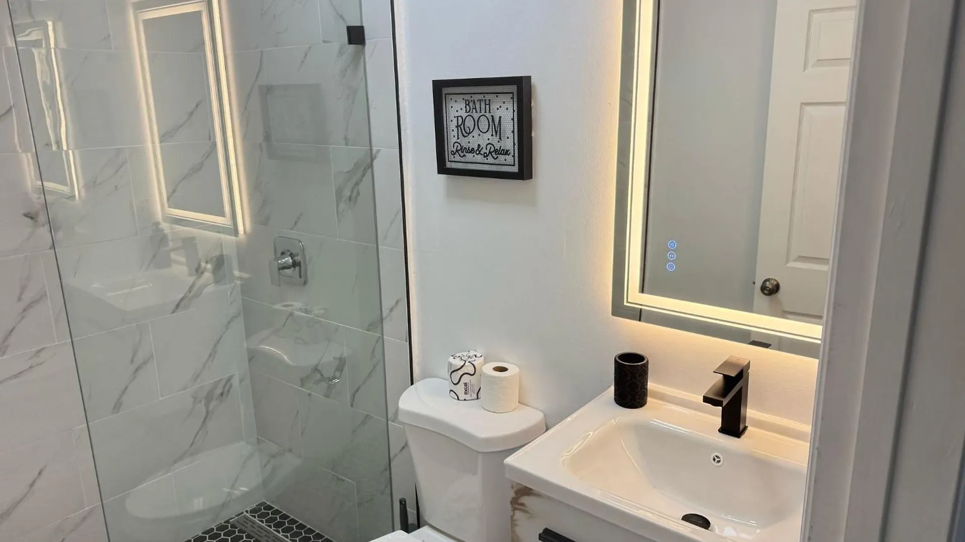 Renzzi Aparthotel *