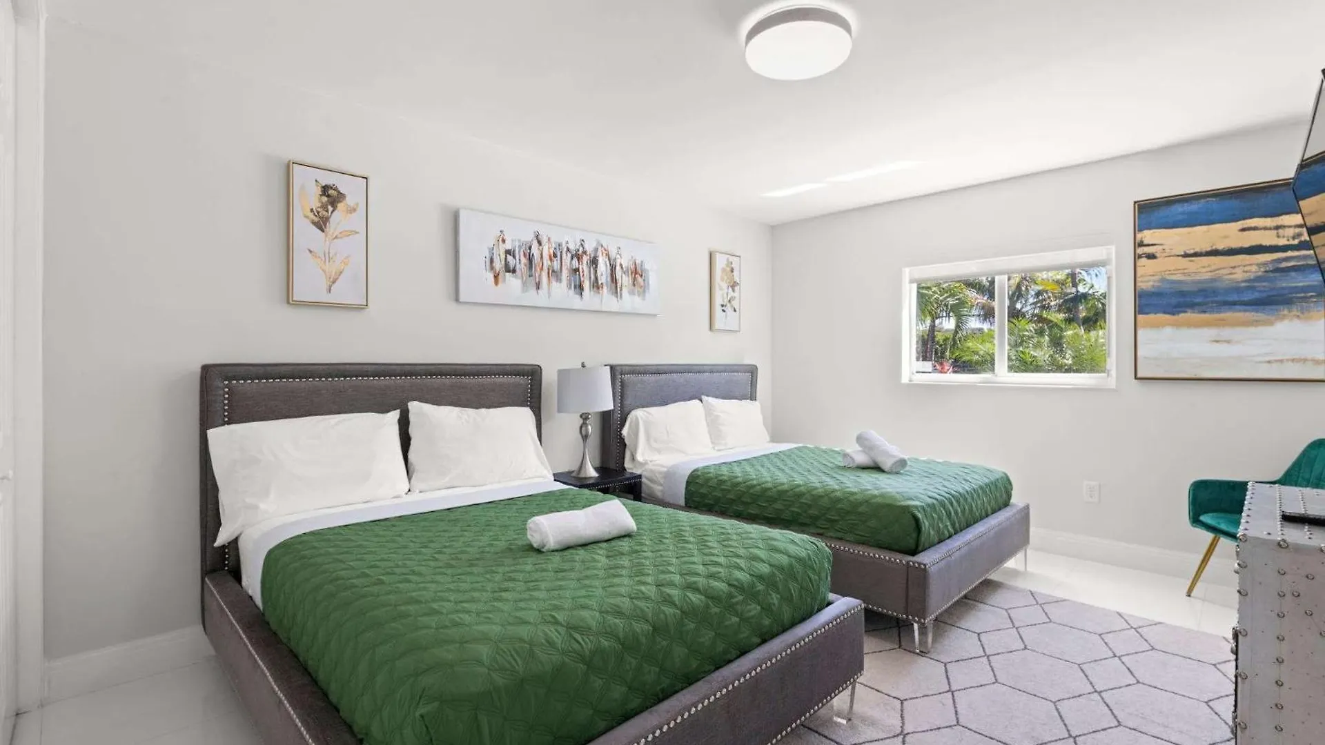 Nyaraló Spacious Retreat Sleeps 12 Private Pool Fire Pit