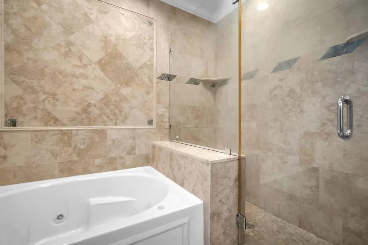 בית נופש Grove Walk Manor 3br Oasis In The Grove Family