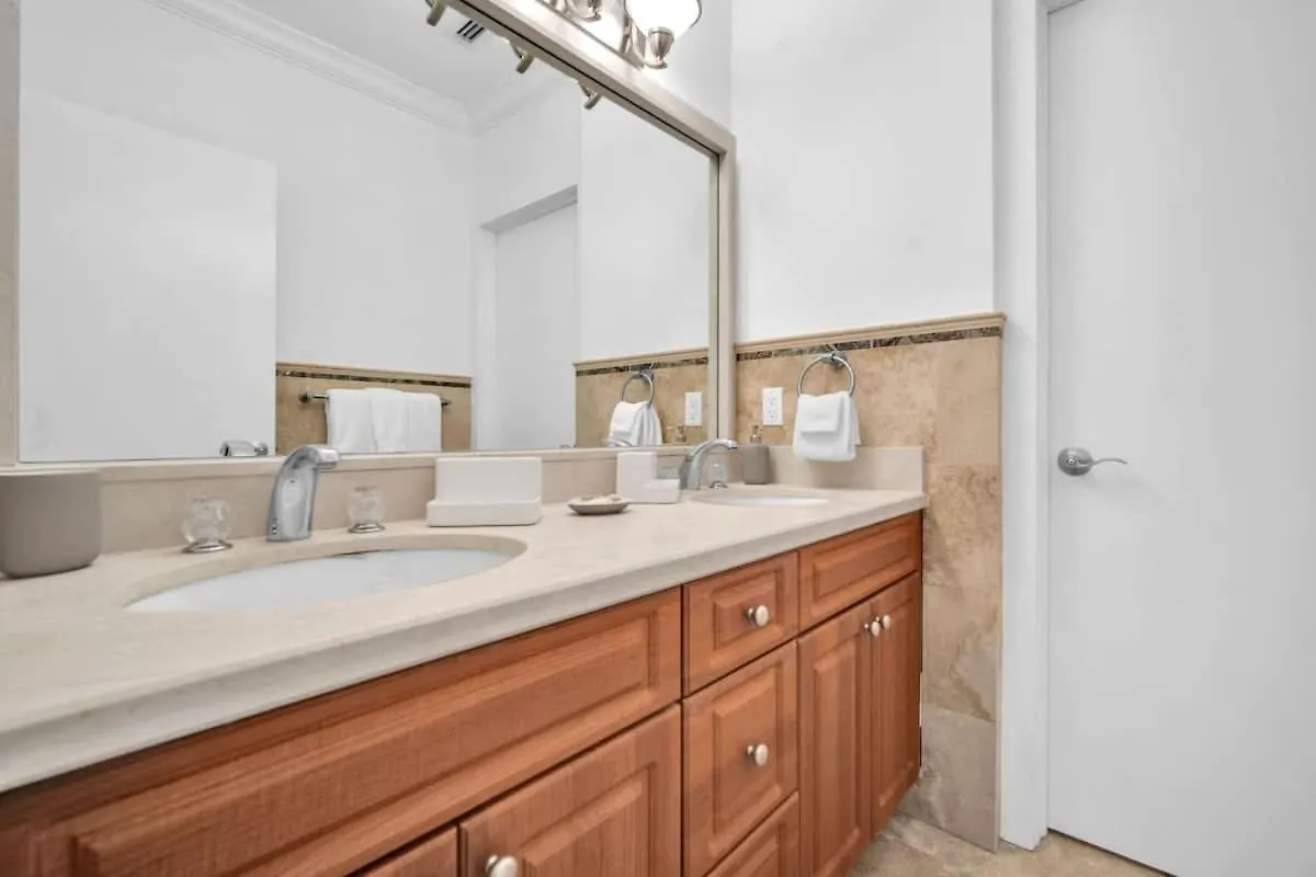 בית נופש Grove Walk Manor 3br Oasis In The Grove Family *